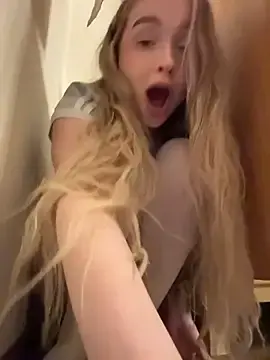 Stripchat Free Live Porn of -teenytiny-