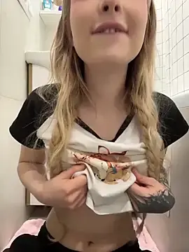 Stripchat Sex Cam of -teenytiny-