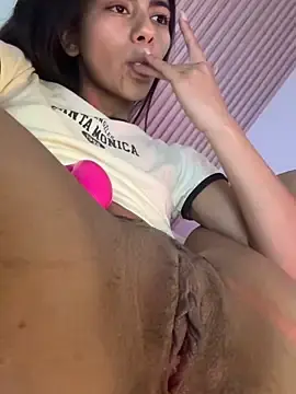 Stripchat Live Sex Cam of Lilybeeth