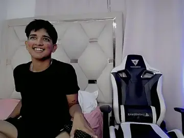 Stripchat Watch Live Sex Cams of Maxwell_boys