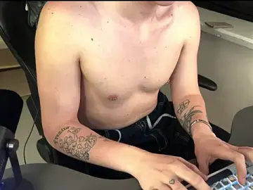 Stripchat Sex Cam of carthylovvve