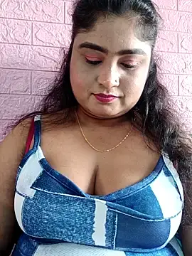 Stripchat Live Sex Cam of hornyriyanka