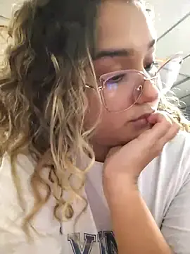 Stripchat Free Porn Cam of BrendaGirs