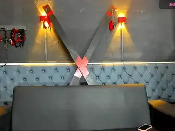 Stripchat Adult Webcam of CUTE_FOXXX_KENDAL_ROXXXY