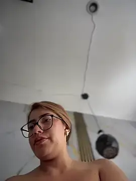 sara_calderon from stripchat