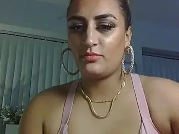 Stripchat Adult Webcams of KiraBestxo