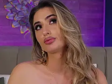 Stripchat Best Webcam of LoraDevine