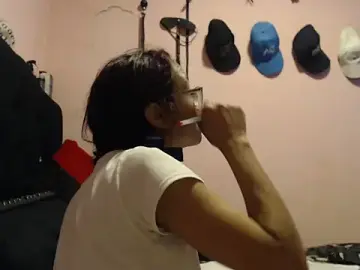 Stripchat Sex Cam of Violet_And_Smith