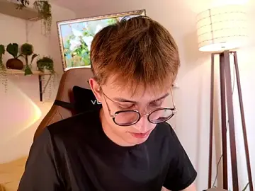 Stripchat Live Sex Cam of Mr_evan1