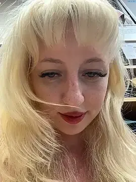 Stripchat Nude Webcam of RonnieKiss