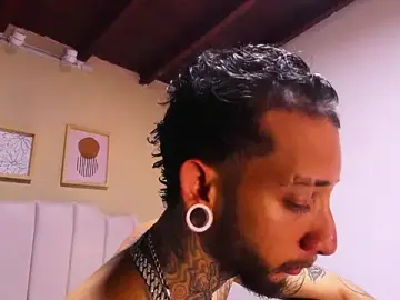 Stripchat Adult Webcam of axel_valtier