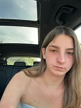 Stripchat Free Live Porn of DoriDelux66