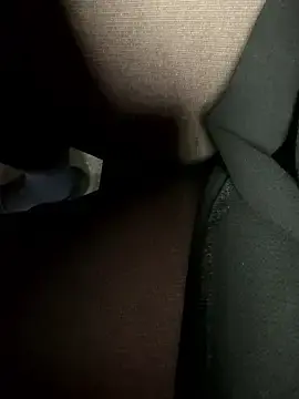 Stripchat Sex Cam of HiddenHoneyLDN