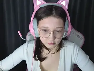 Pink-Aura- from stripchat