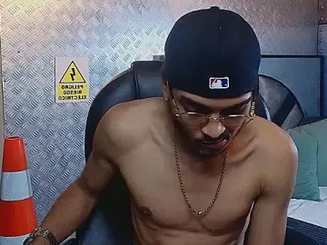 Stripchat Free Porn Cam of MarcusRain_