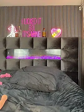 Stripchat Live Sex Cam of MilaMaaay