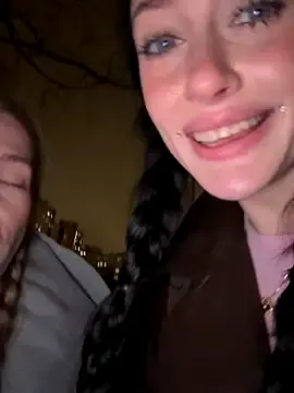 Stripchat Nude Webcam of kira_mia