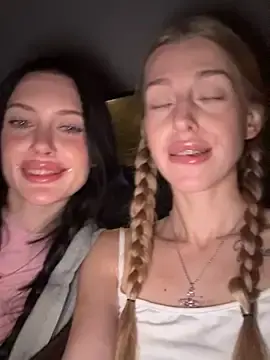 Stripchat Free Live Porn of kira_mia