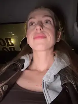 Stripchat Live Sex of kira_mia