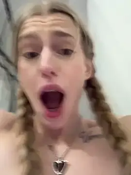 Stripchat Watch Live Sex Cams of kira_mia