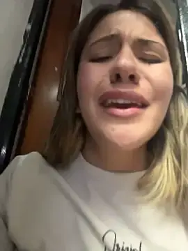 Stripchat Live Sex Cam of Andrea_19blonde