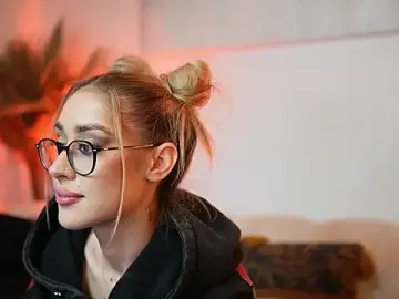 Stripchat Sex Cam of AileenKiss