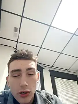 Stripchat Adult Video Chat of CurvyWeakling