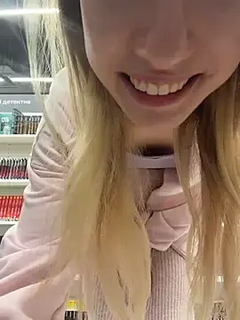 Stripchat Live Sex Cam of Lia__Love