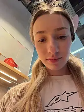 Stripchat Live Sex Cam of Lia__Love