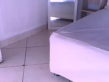 Stripchat Watch Live Sex Cams of Emily_Castillo_1