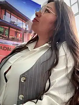 Stripchat Best Webcam of LIZ-06_