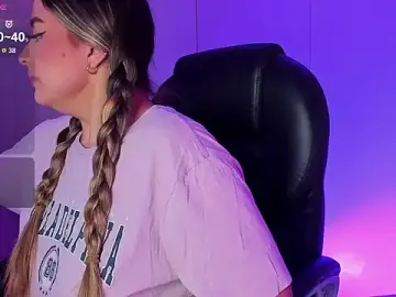 Stripchat Free Live Porn of KYLIE_JONES6