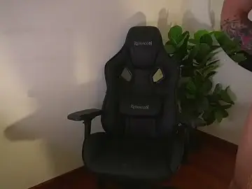 Stripchat Live Sex Cam of Thin_tommy11