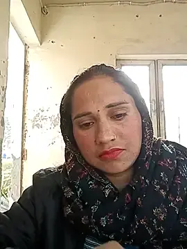 Cute-karisma1234 from stripchat