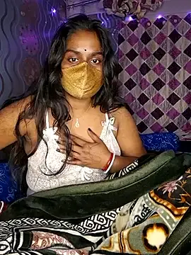 Stripchat Live Sex Cam of Sweet-Maddlina