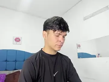 Stripchat Free Live Porn of Aaron_Foxxx