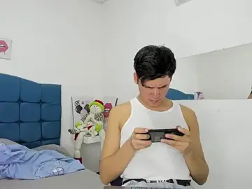 Stripchat Live Sex Cam of Aaron_Foxxx