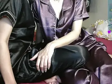 Stripchat Sex Cam of NaughtyThrouple007