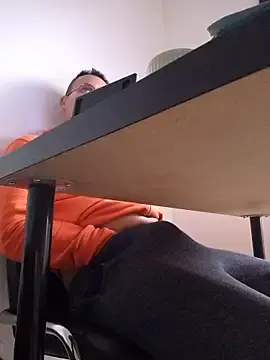 Stripchat Sex Cam of Henrytsuzuki