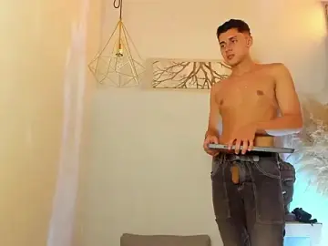 Stripchat Sex Cam of ZeusBrant