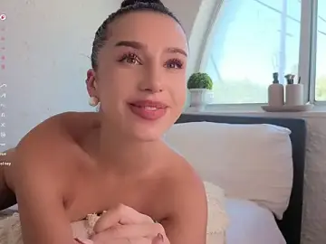 Stripchat Nude Webcam of ShyColette