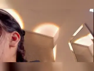 Xlovecam Sex Cam of LunaBellaHotty