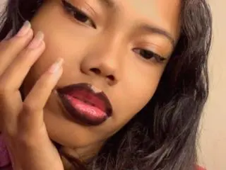 Xlovecam Live Sex Cam of LindaSanchezL