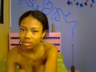 Xlovecam Nude Webcam of LindaSanchezL