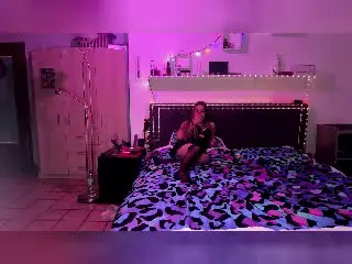 DeeLorrie from xlovecam