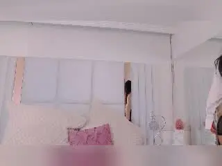 Xlovecam Nude Webcam of PaulinaValley