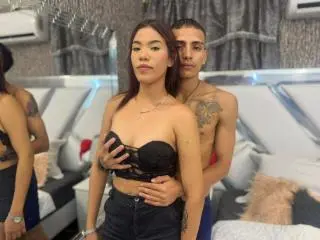 Xlovecam Live Sex of AhsleyandJosh