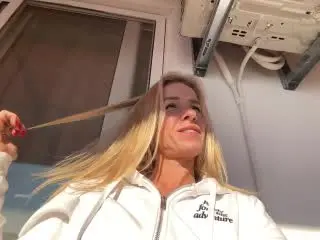 Xlovecam Live Porn of SandraSwweet