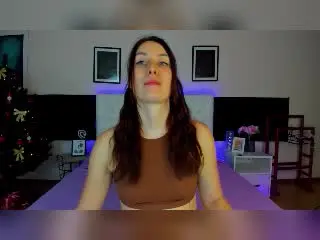 KiraNeeww from xlovecam