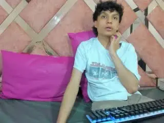 Xlovecam Live Sex Cam of YuiAndrin